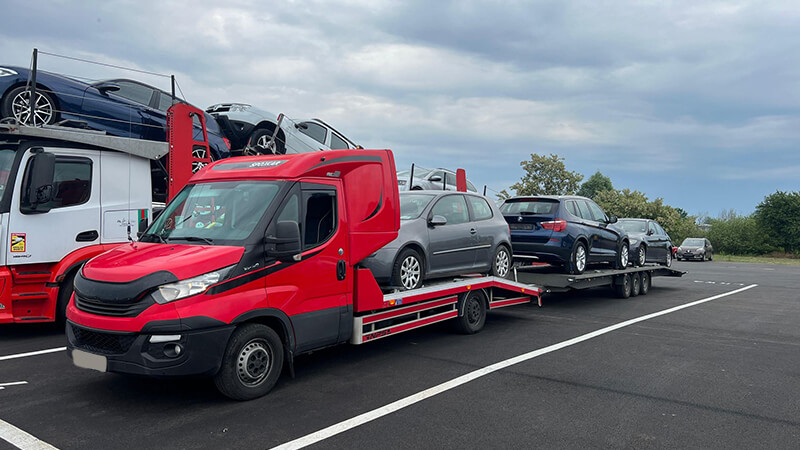 Platformă auto modernă pentru tractări non-stop și transport autoturisme în toată România
